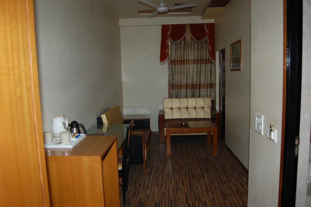 Metro Palace Otel Bikaner Dış mekan fotoğraf