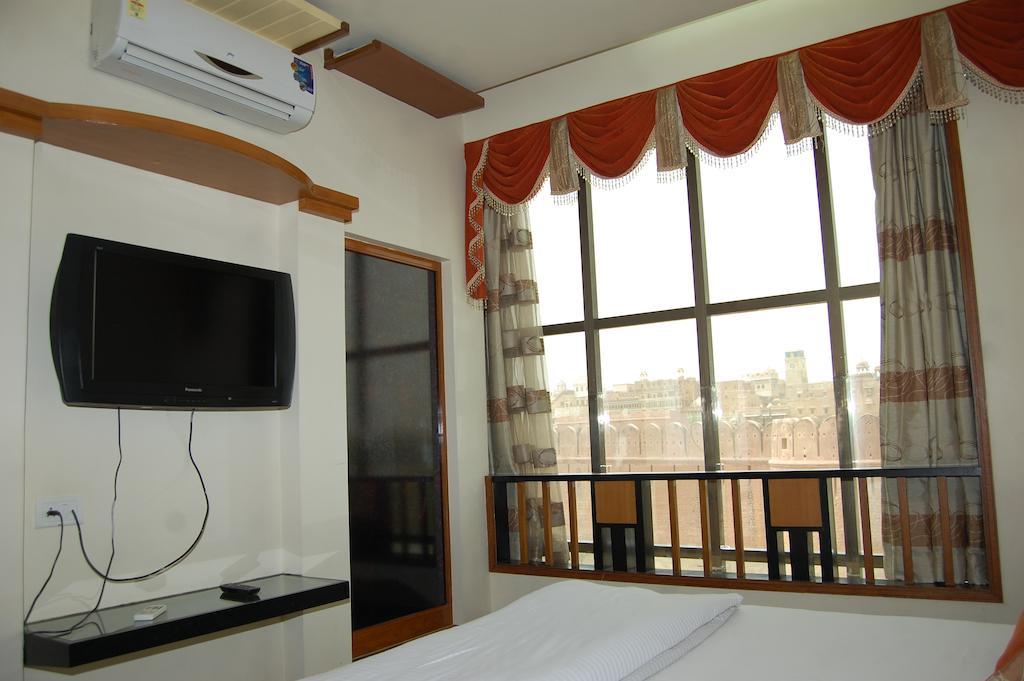 Metro Palace Otel Bikaner Dış mekan fotoğraf