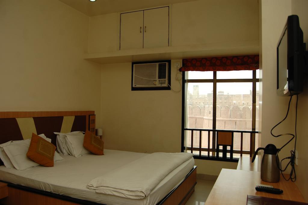 Metro Palace Otel Bikaner Oda fotoğraf