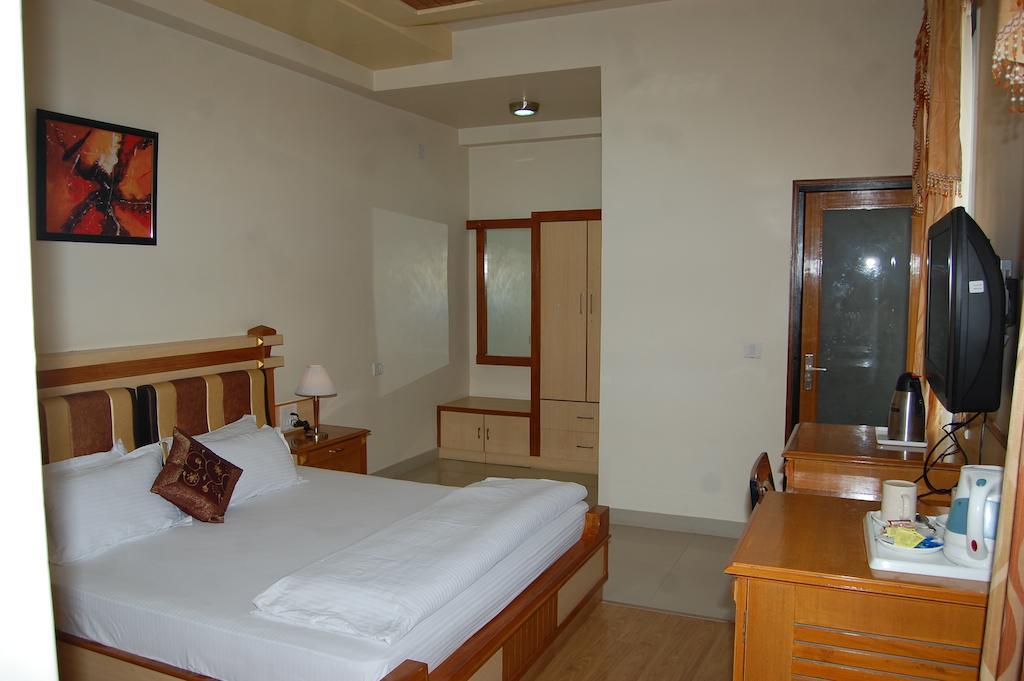 Metro Palace Otel Bikaner Oda fotoğraf